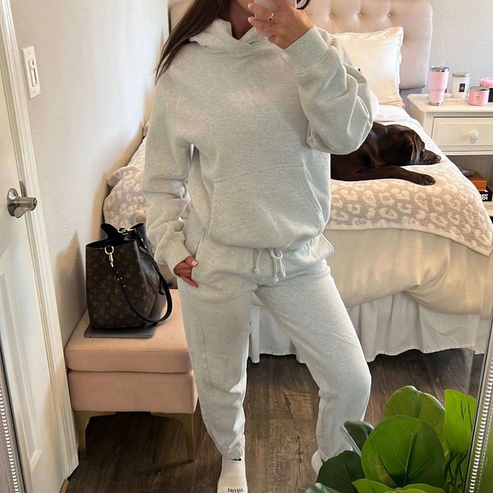 Aritzia Cozy Heather Chrome White Sweatsuit (S)